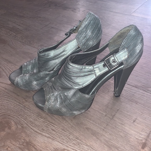 BKE Heels - Picture 3 of 4